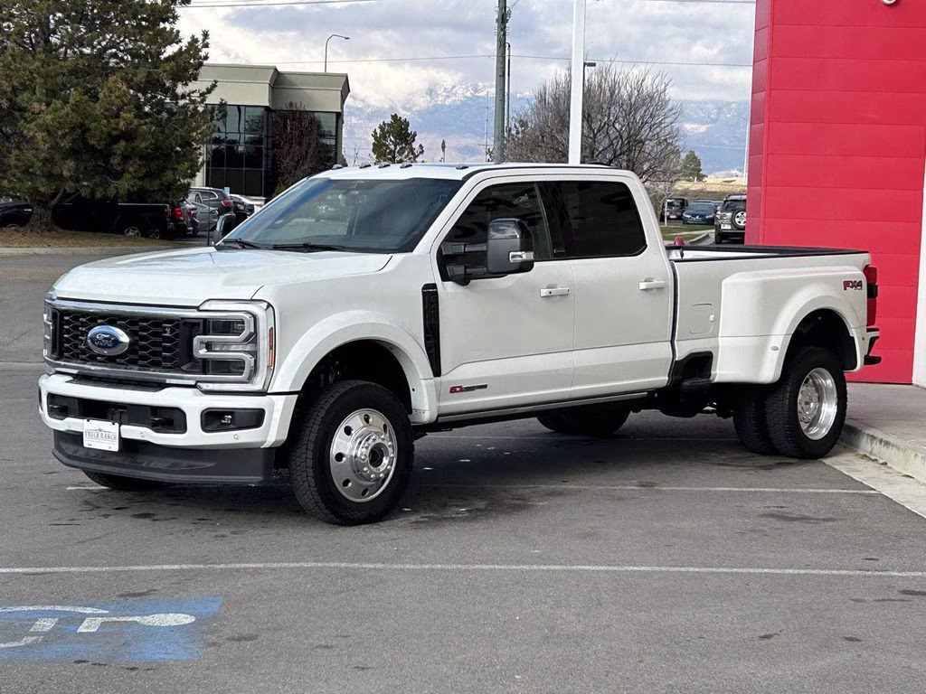 2025 White Ford Super Duty F-450 DRW Platinum 4X4 Truck