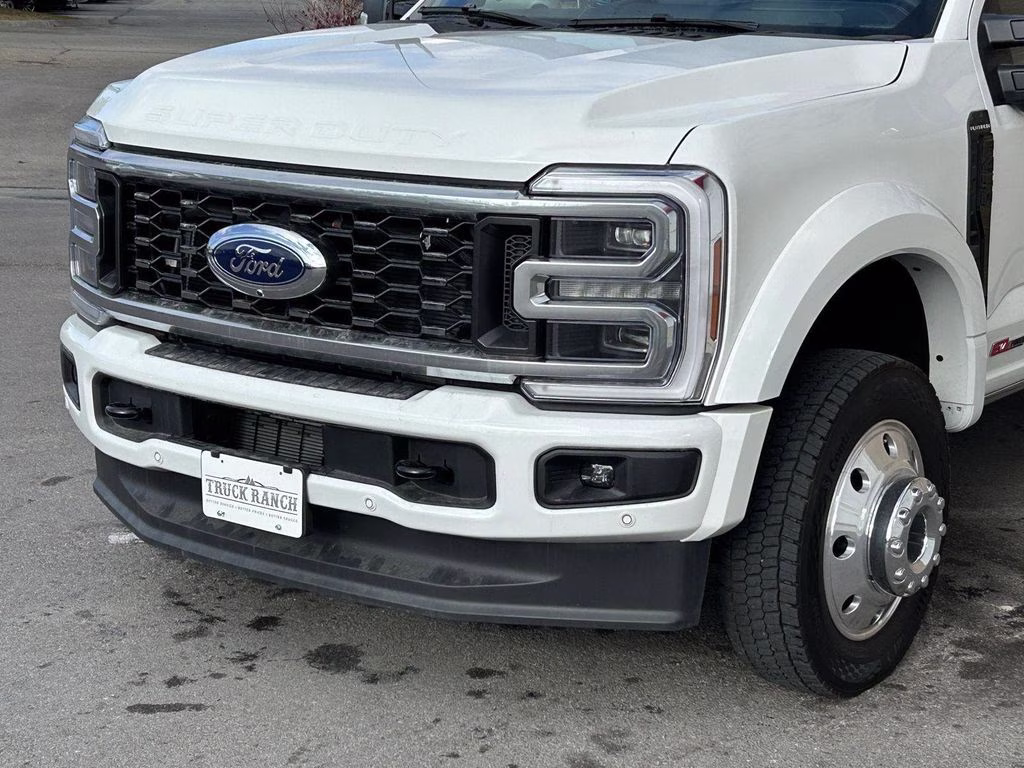 2025 White Ford Super Duty F-450 DRW Platinum 4X4 Truck