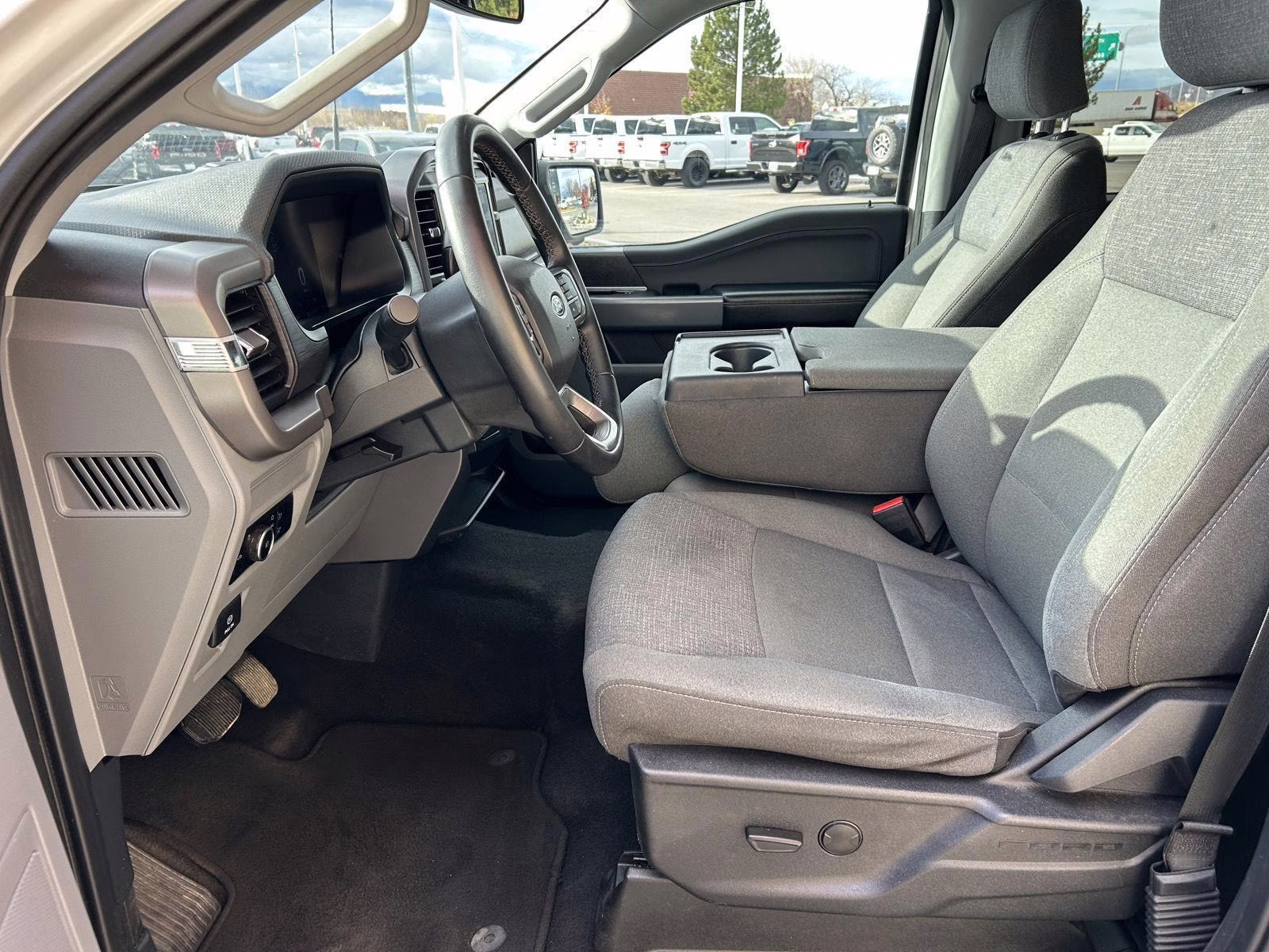 2024 Oxford White Ford F-150 XLT 4X4 Truck