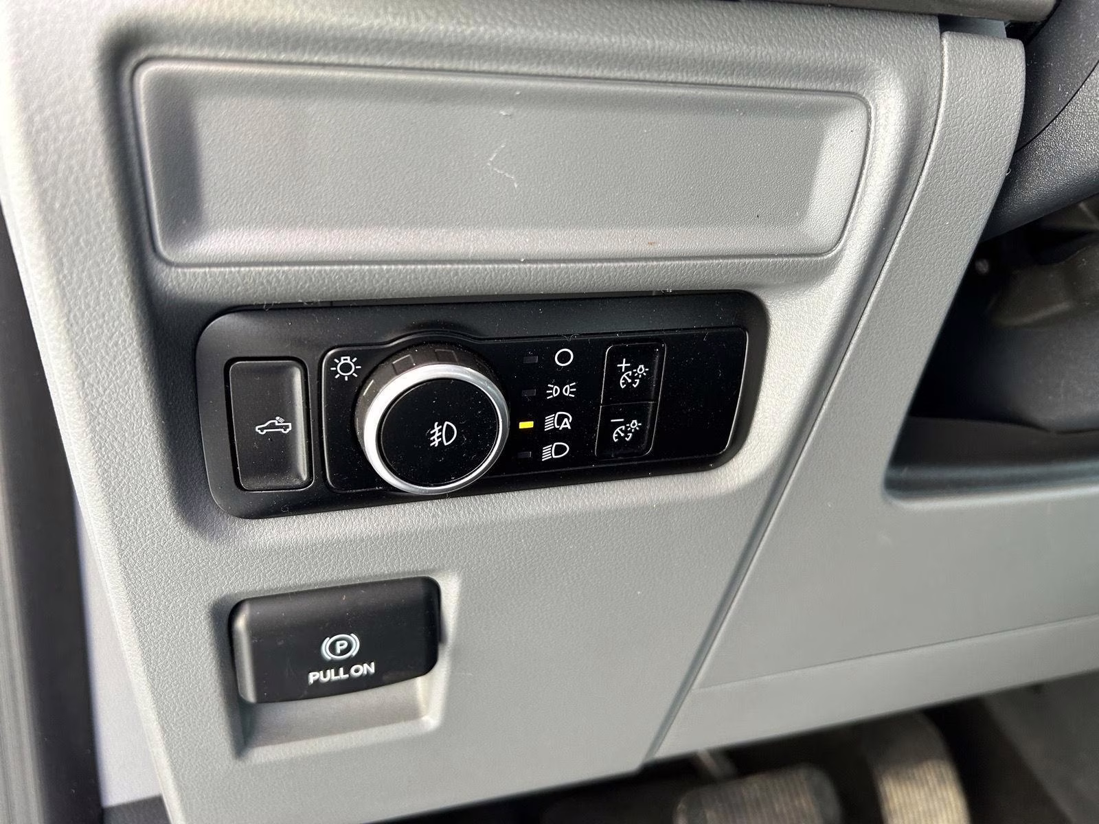 2024 Oxford White Ford F-150 XLT 4X4 Truck