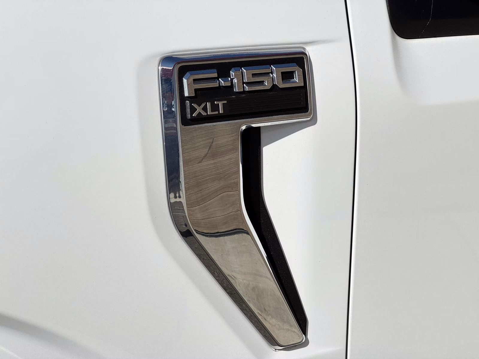 2024 Oxford White Ford F-150 XLT 4X4 Truck