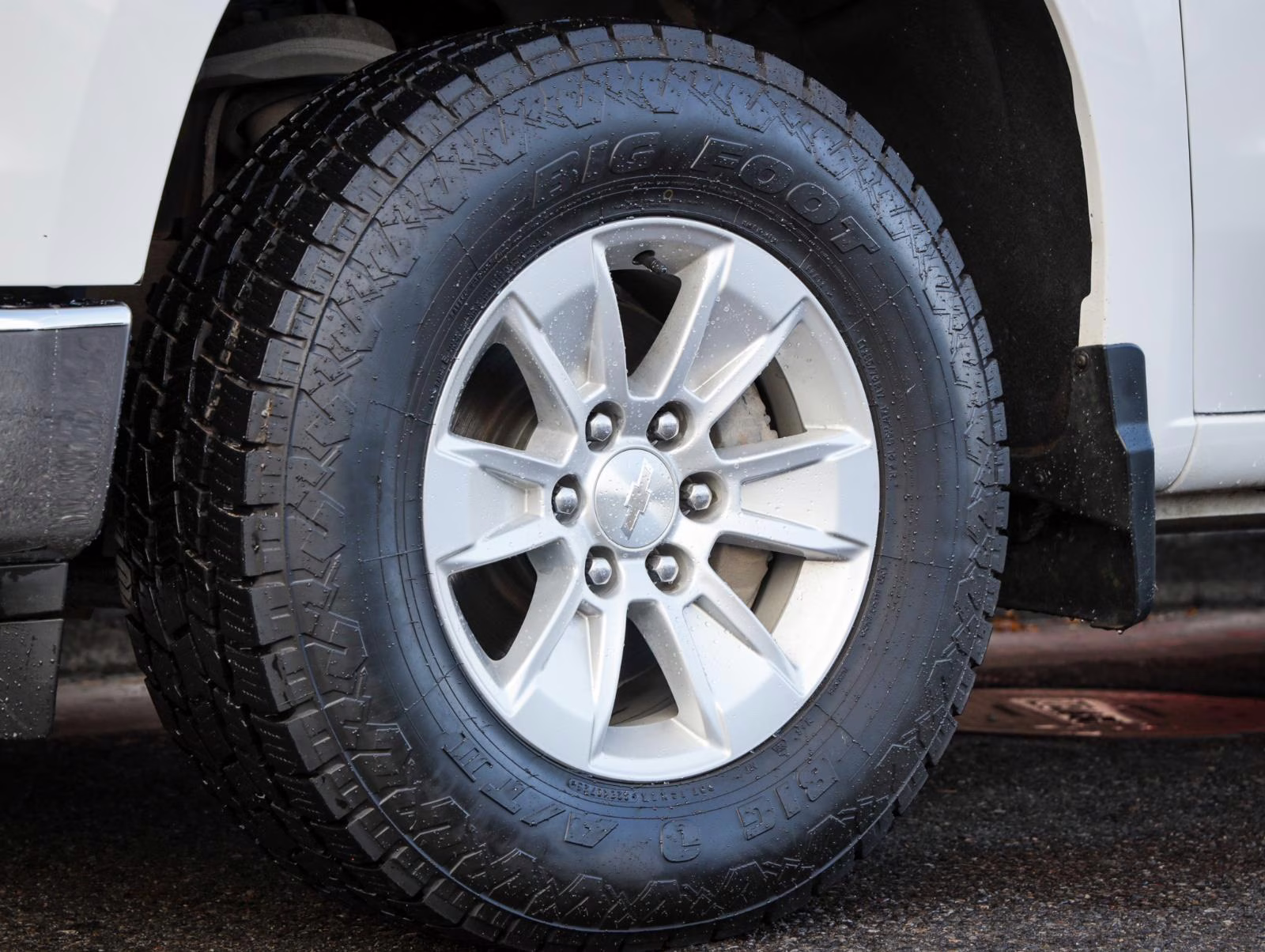 2024 Summit White Chevrolet Silverado 1500 LT 4X4 Truck