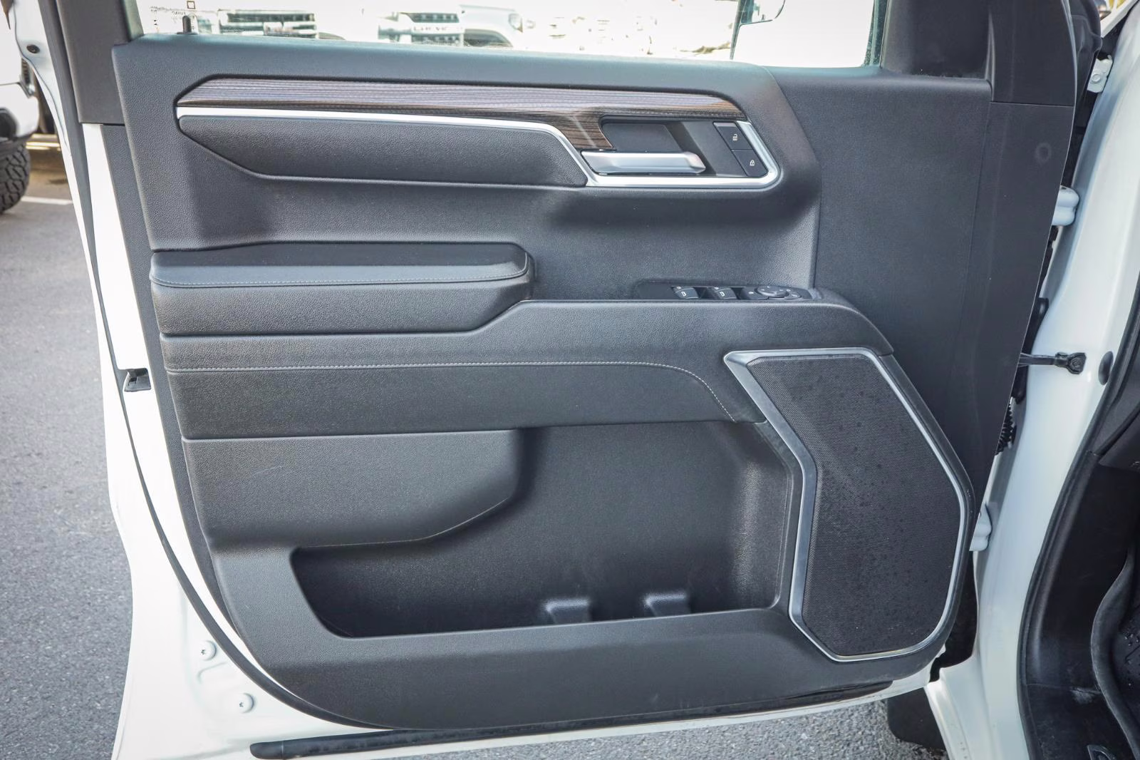 2024 Summit White Chevrolet Silverado 1500 LT 4X4 Truck