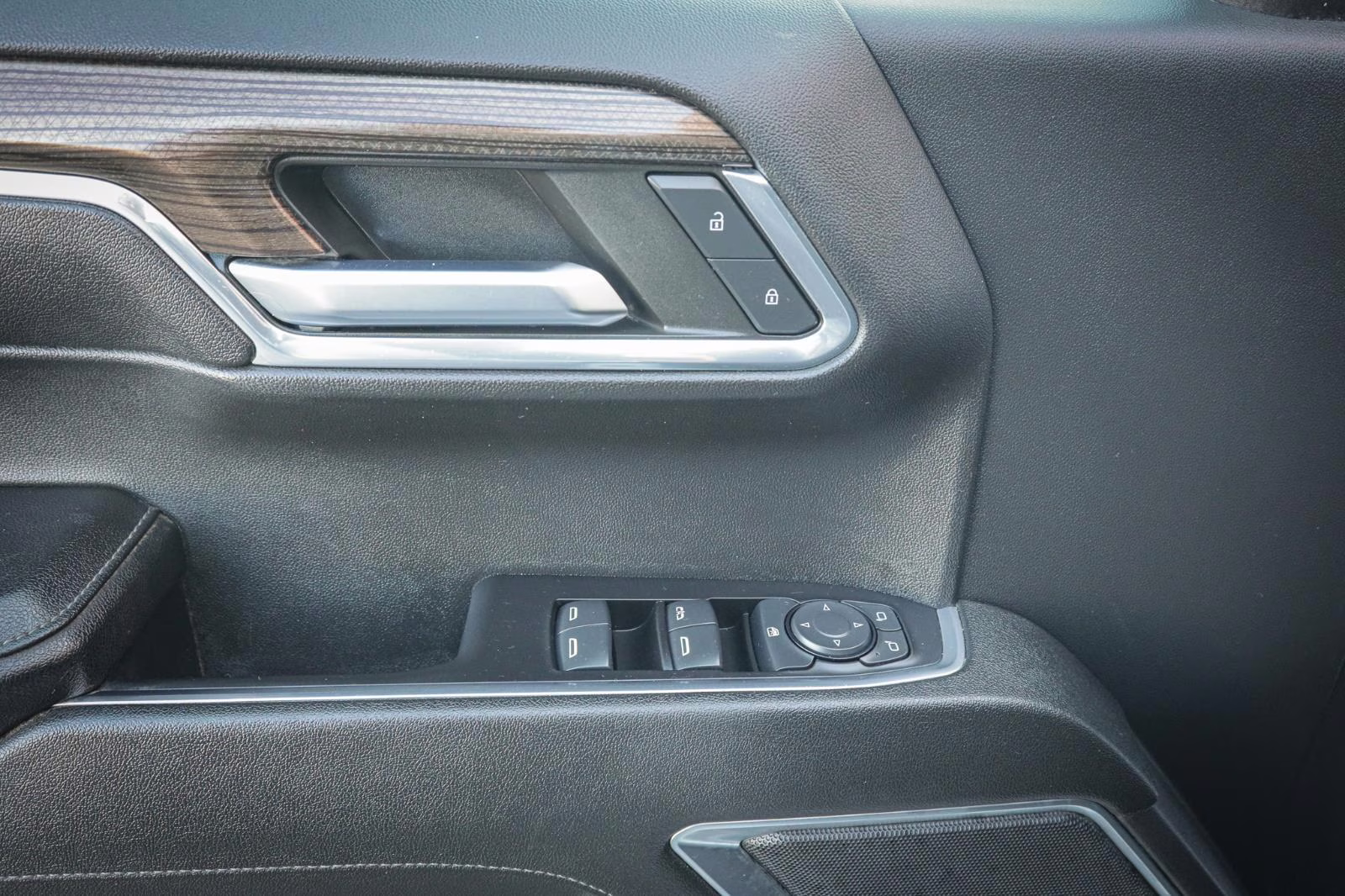 2024 Summit White Chevrolet Silverado 1500 LT 4X4 Truck