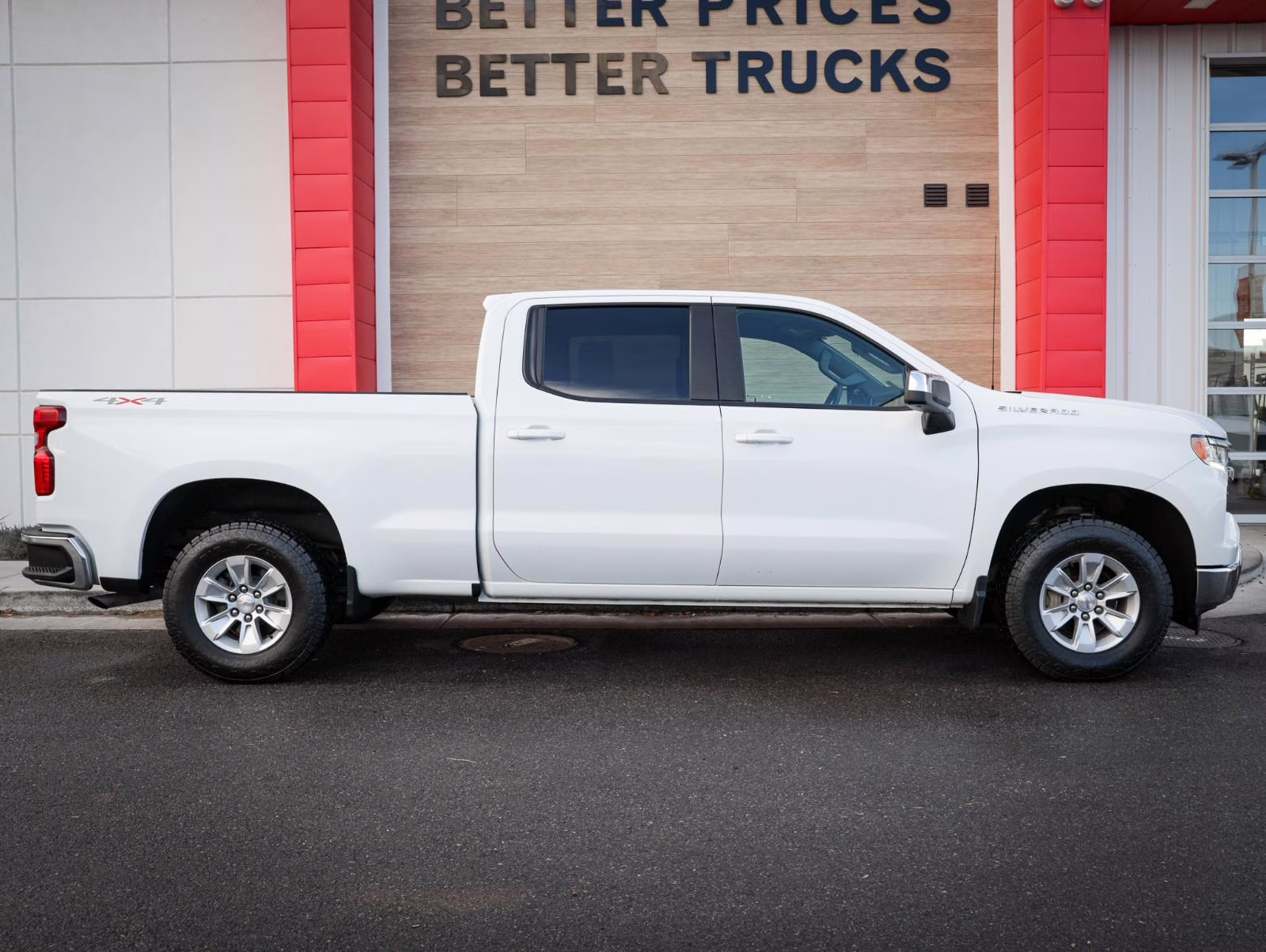 2024 Summit White Chevrolet Silverado 1500 LT 4X4 Truck