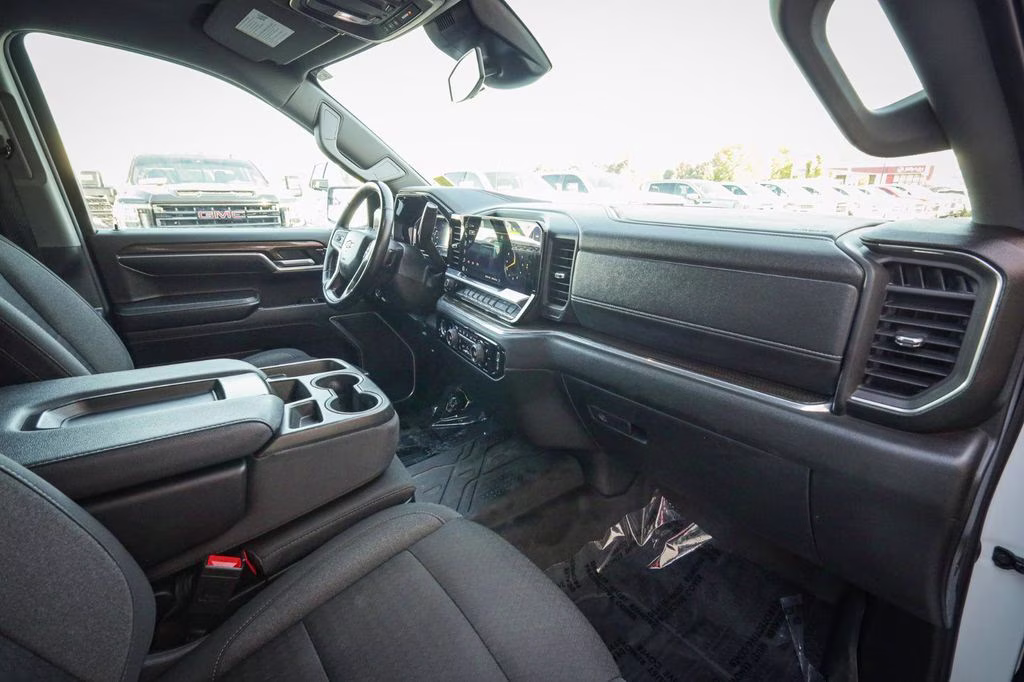 2024 Summit White Chevrolet Silverado 1500 LT 4X4 Truck
