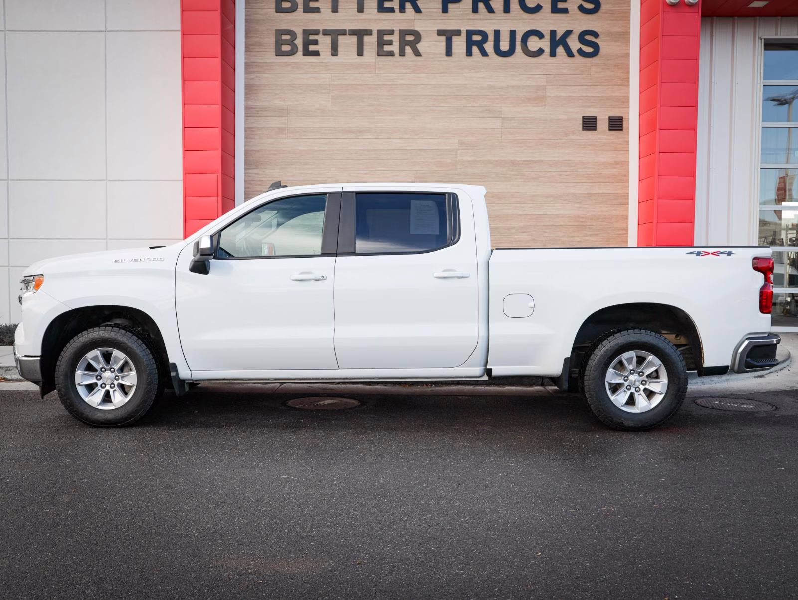 2024 Summit White Chevrolet Silverado 1500 LT 4X4 Truck