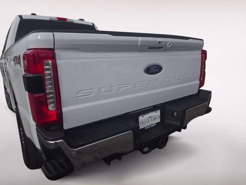 2024 Oxford White Ford Super Duty F-250 SRW Lariat 4X4 Truck