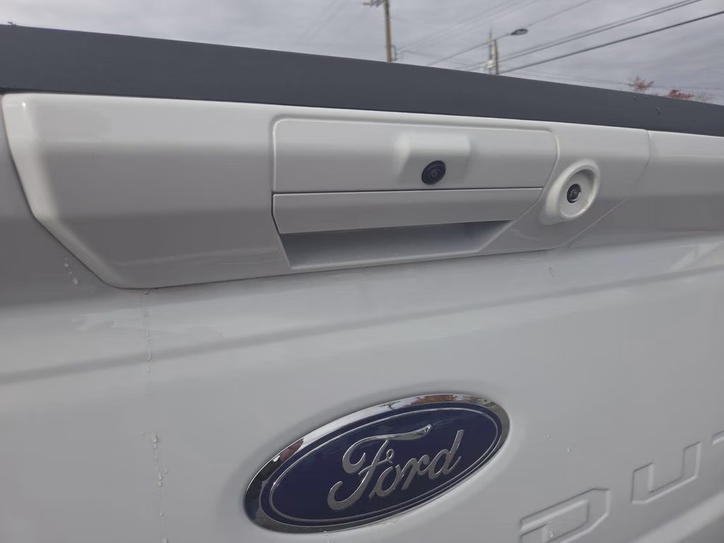 2024 Oxford White Ford Super Duty F-250 SRW Lariat 4X4 Truck