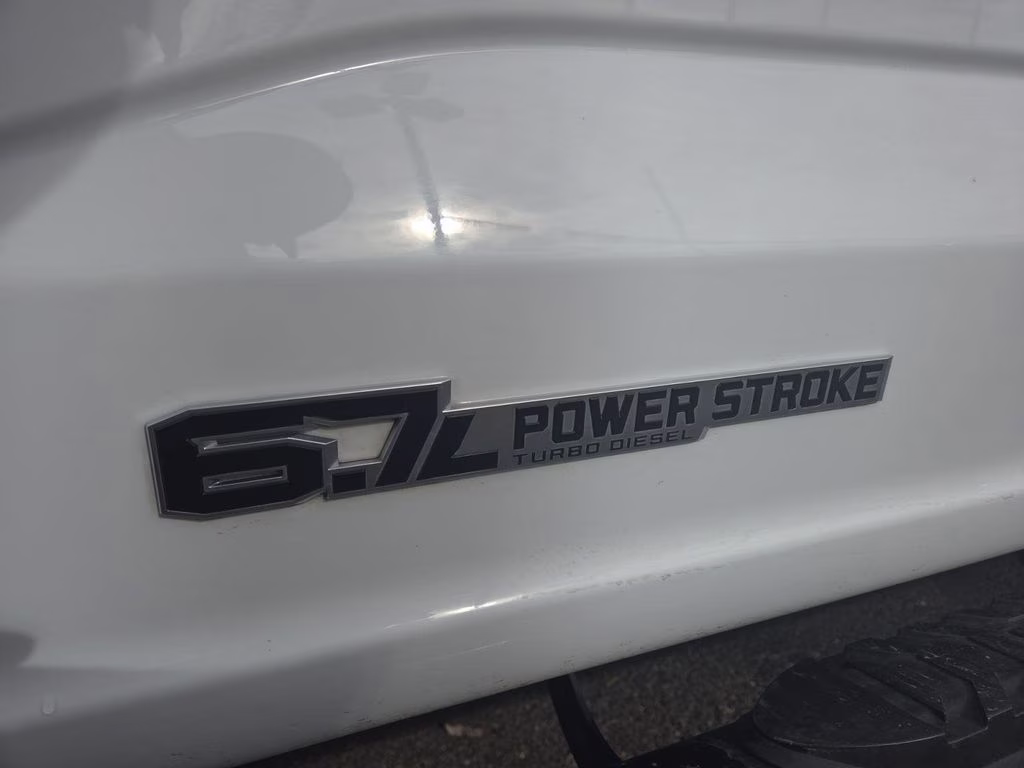 2024 Oxford White Ford Super Duty F-250 SRW Lariat 4X4 Truck