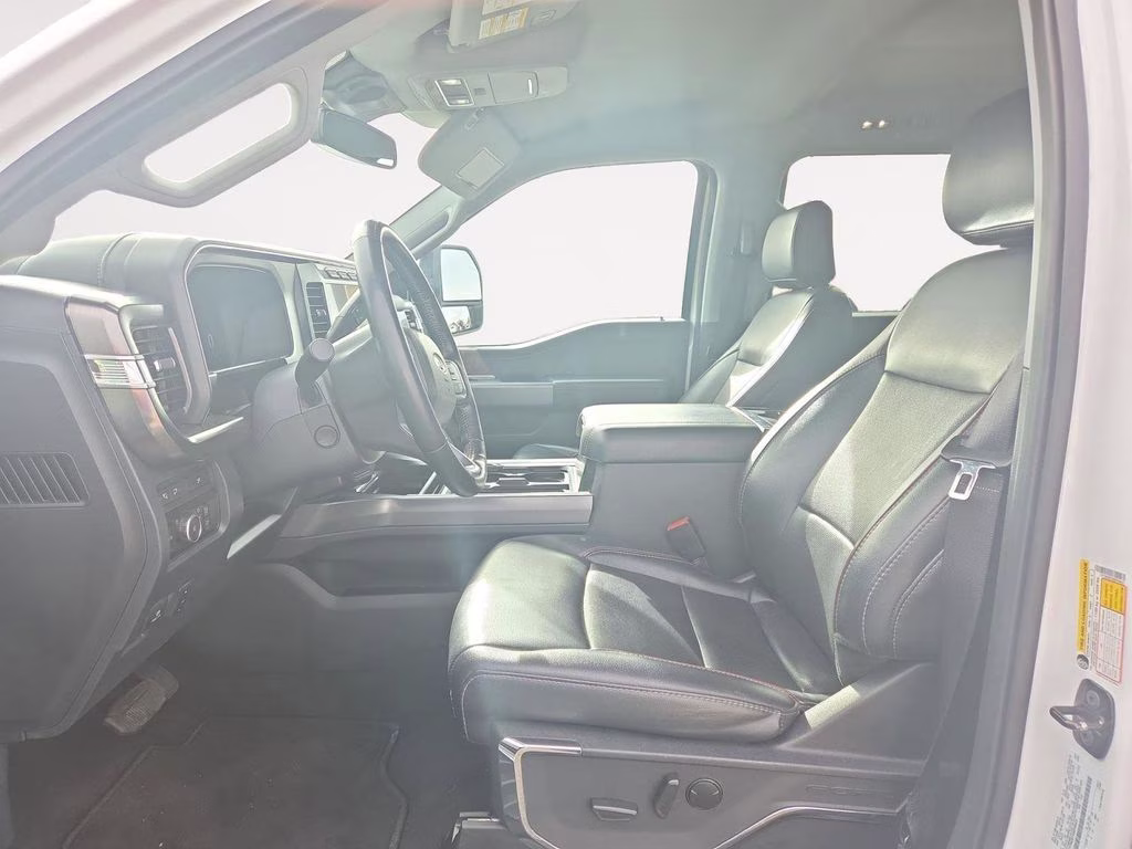 2024 Oxford White Ford Super Duty F-250 SRW Lariat 4X4 Truck