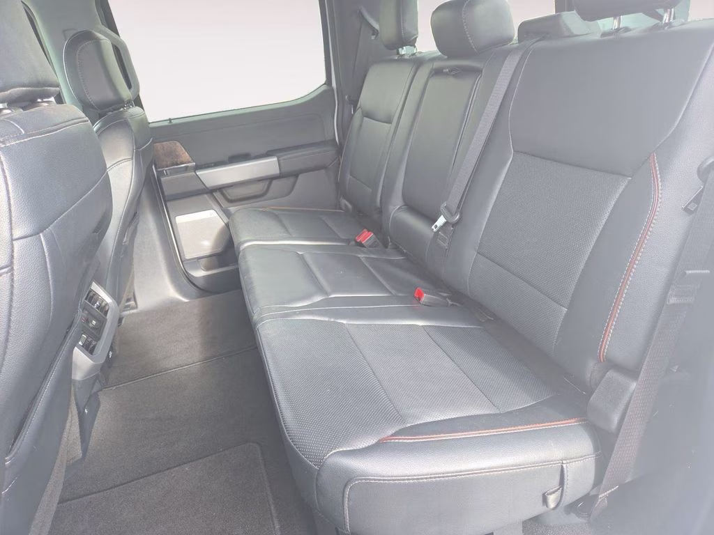 2024 Oxford White Ford Super Duty F-250 SRW Lariat 4X4 Truck