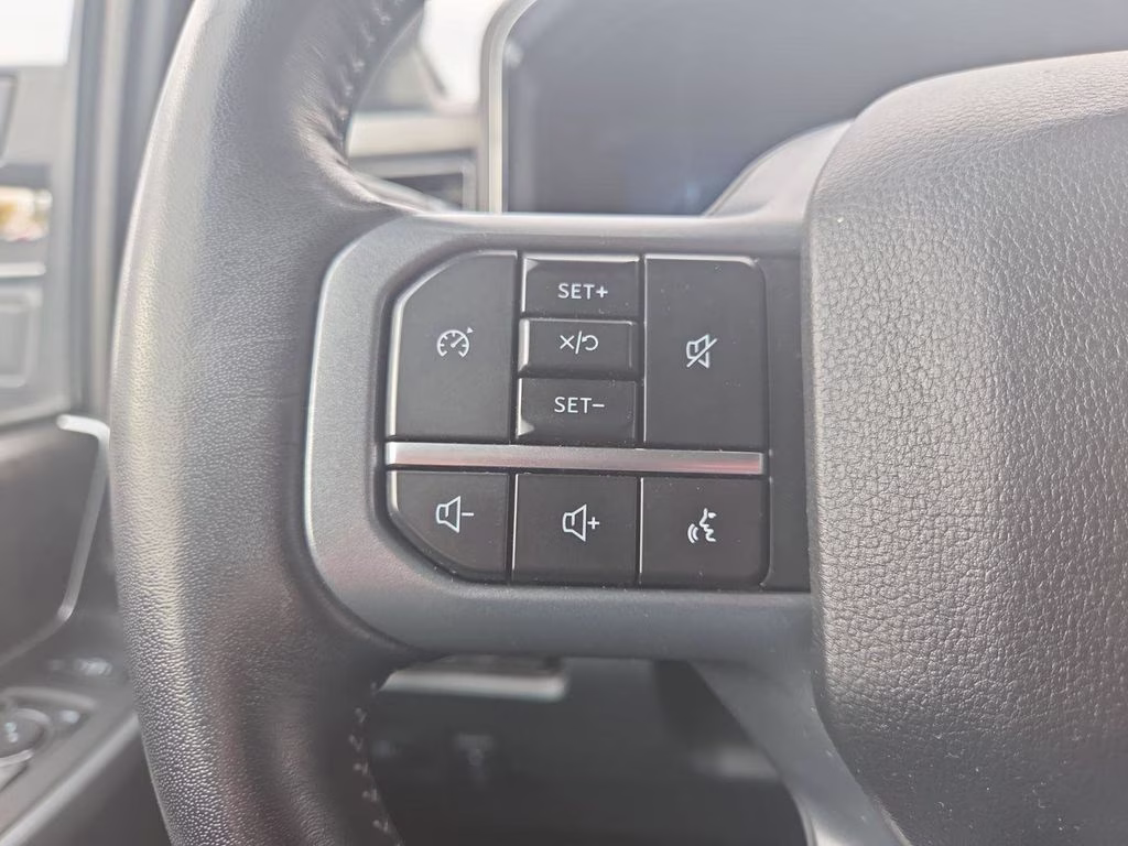 2024 Oxford White Ford Super Duty F-250 SRW Lariat 4X4 Truck