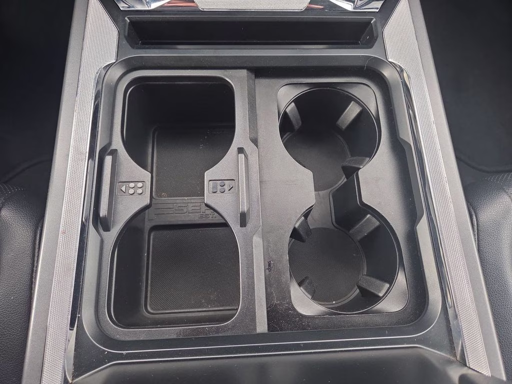 2024 Oxford White Ford Super Duty F-250 SRW Lariat 4X4 Truck