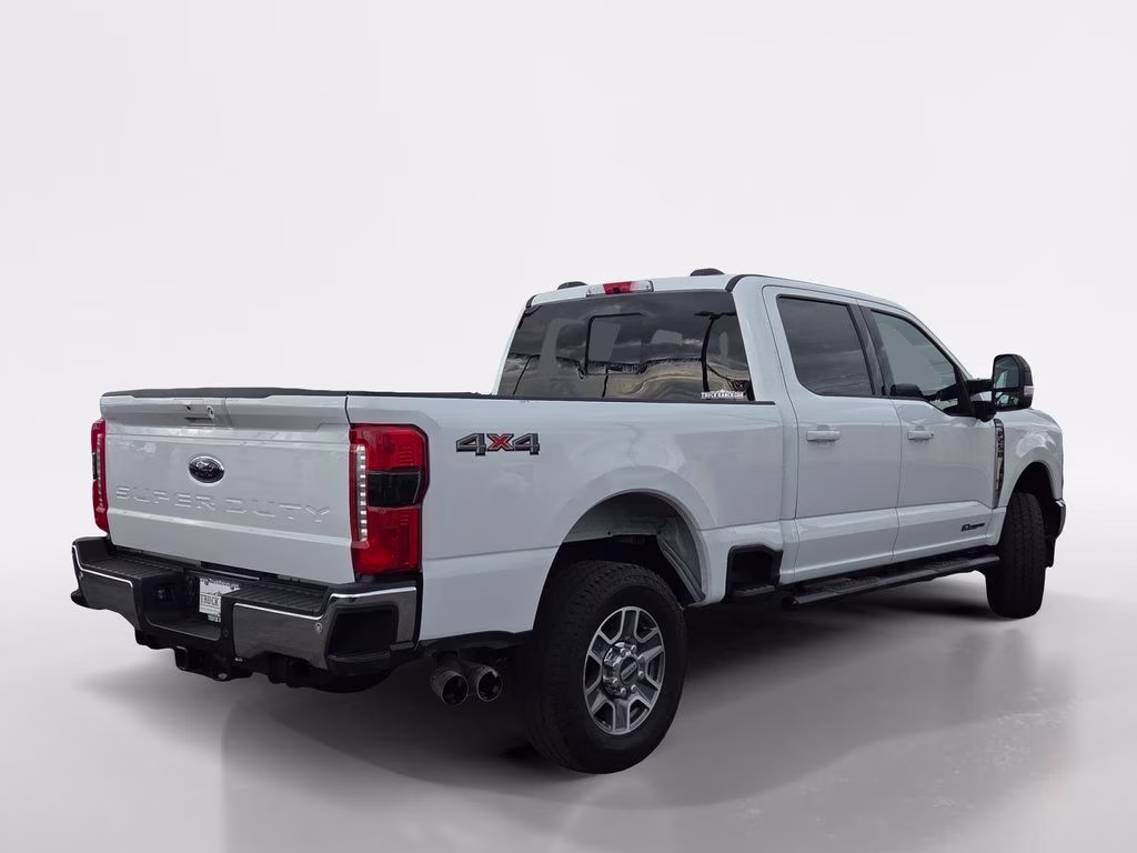 2024 Oxford White Ford Super Duty F-250 SRW Lariat 4X4 Truck