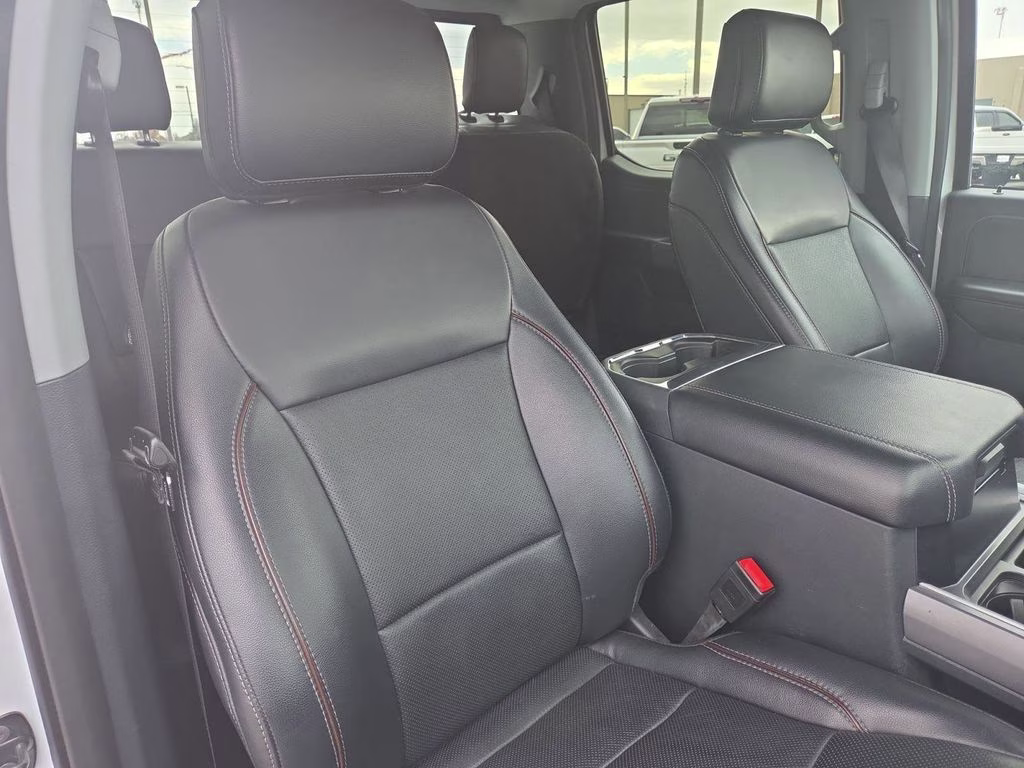 2024 Oxford White Ford Super Duty F-250 SRW Lariat 4X4 Truck