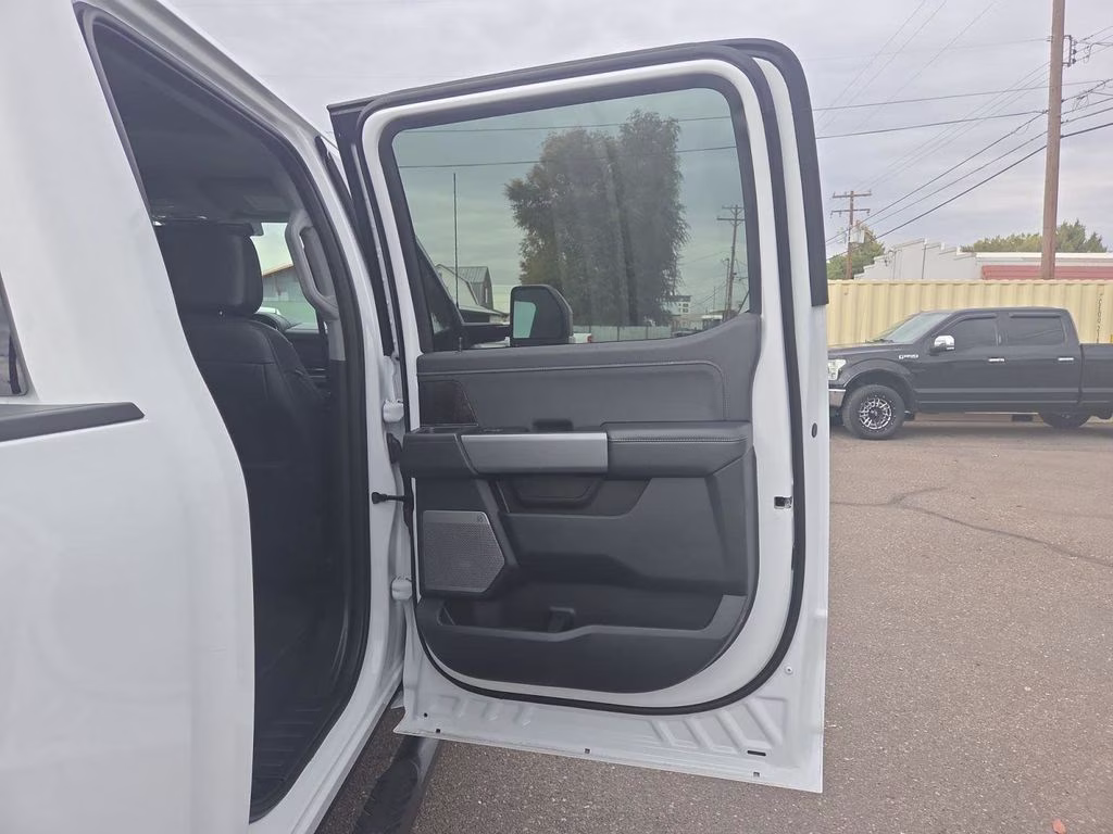2024 Oxford White Ford Super Duty F-250 SRW Lariat 4X4 Truck