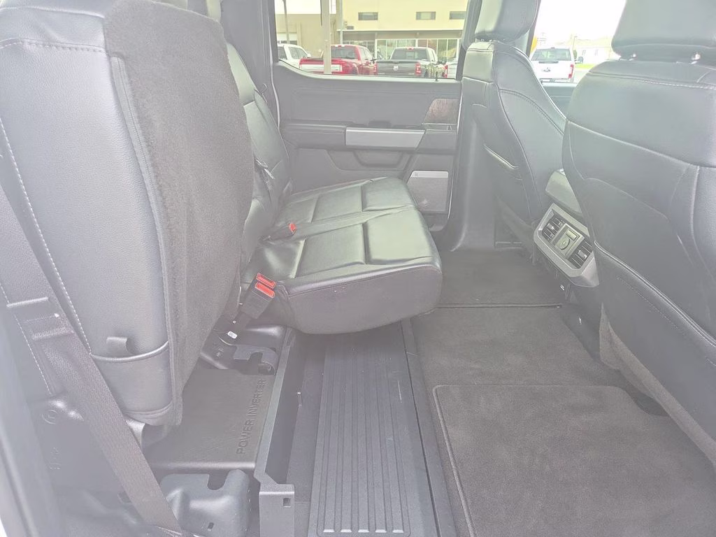 2024 Oxford White Ford Super Duty F-250 SRW Lariat 4X4 Truck