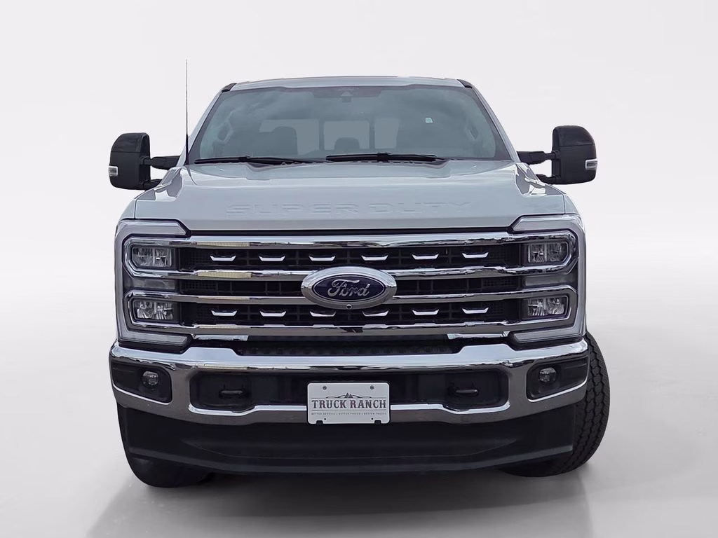 2024 Oxford White Ford Super Duty F-250 SRW Lariat 4X4 Truck