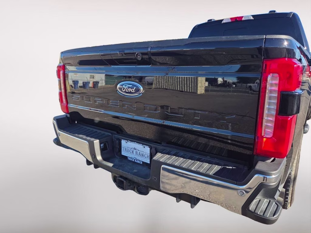 2024 Black Metallic Ford Super Duty F-250 SRW Lariat 4X4 Truck