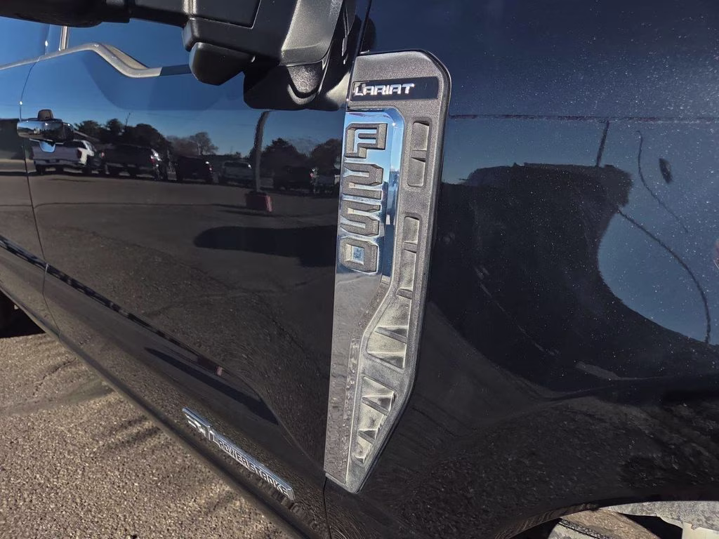 2024 Black Metallic Ford Super Duty F-250 SRW Lariat 4X4 Truck