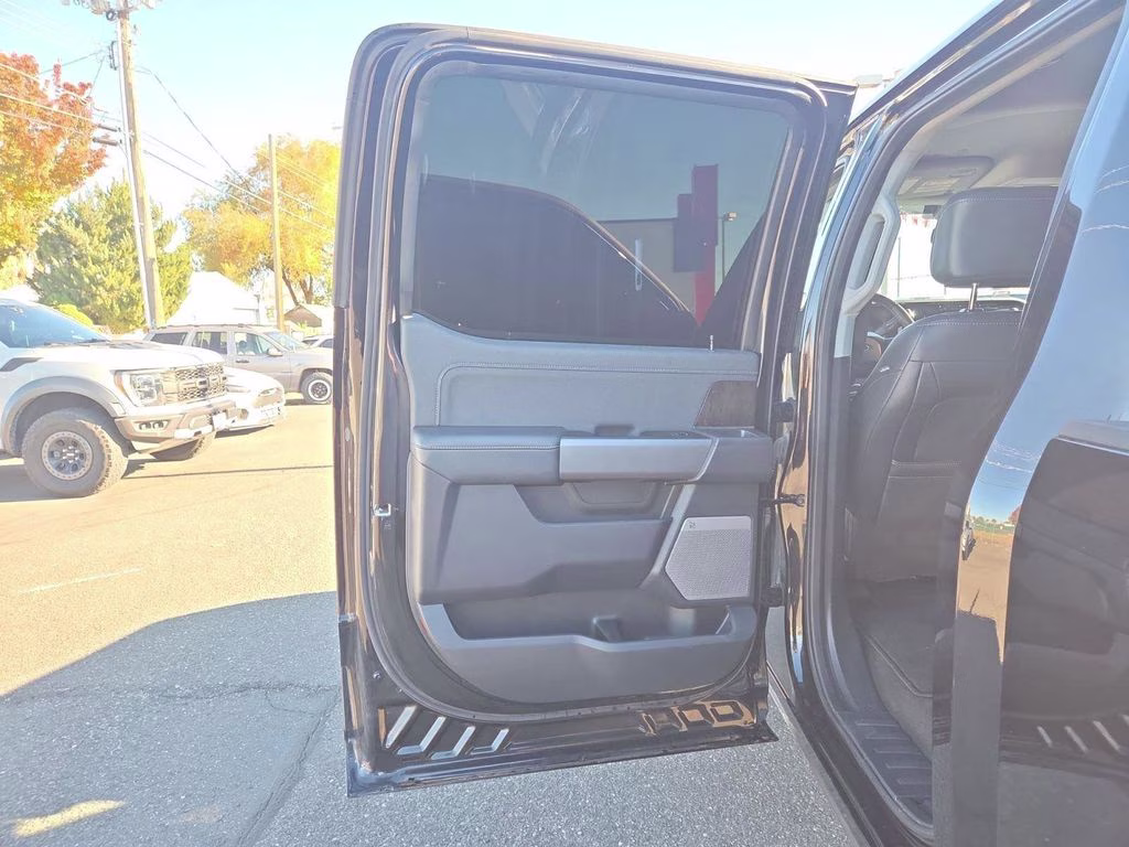 2024 Black Metallic Ford Super Duty F-250 SRW Lariat 4X4 Truck
