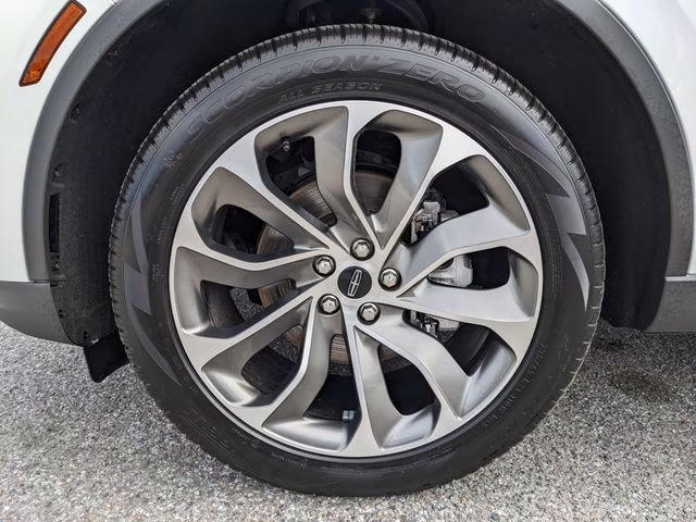 2025 White Metallic Lincoln Aviator Premiere AWD SUV