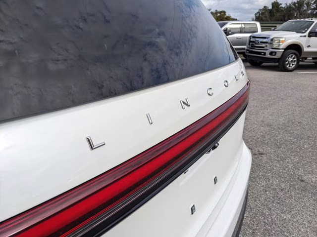 2025 White Metallic Lincoln Aviator Premiere AWD SUV