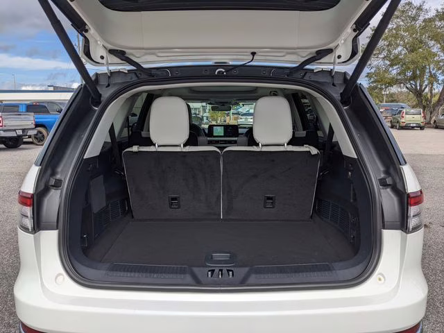 2025 White Metallic Lincoln Aviator Premiere AWD SUV