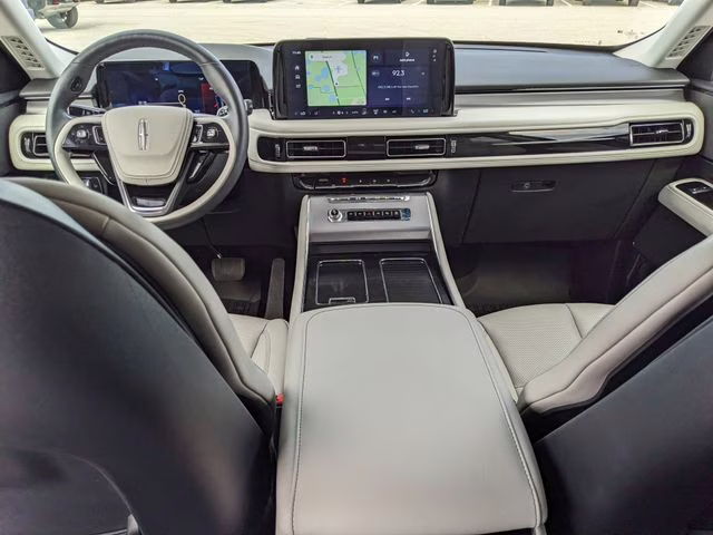 2025 White Metallic Lincoln Aviator Premiere AWD SUV