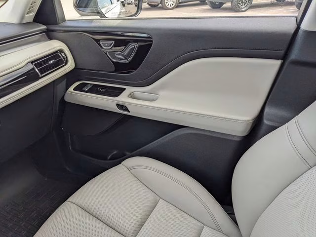 2025 White Metallic Lincoln Aviator Premiere AWD SUV