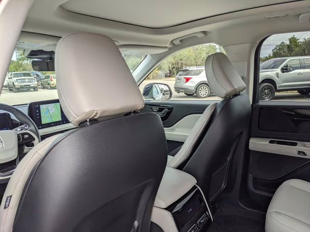 2025 White Metallic Lincoln Aviator Premiere AWD SUV