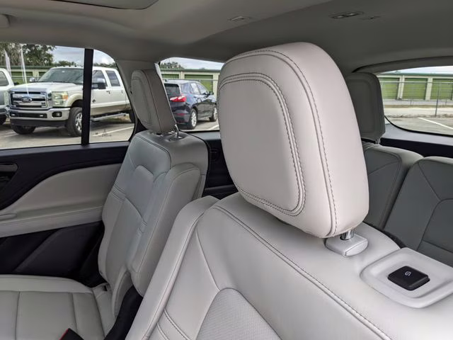 2025 White Metallic Lincoln Aviator Premiere AWD SUV