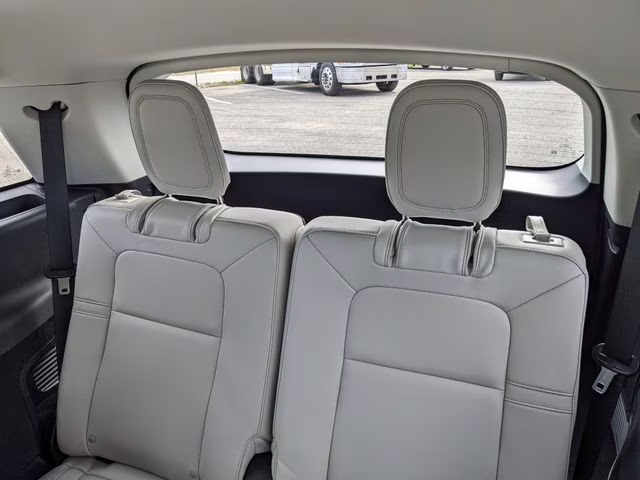 2025 White Metallic Lincoln Aviator Premiere AWD SUV