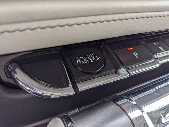 2025 White Metallic Lincoln Aviator Premiere AWD SUV