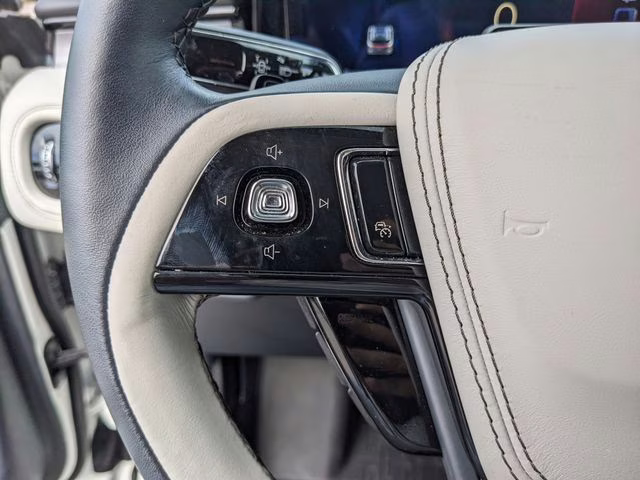 2025 White Metallic Lincoln Aviator Premiere AWD SUV