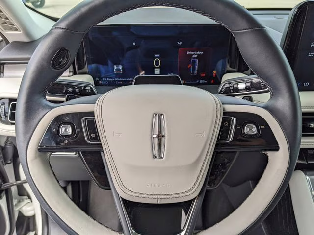 2025 White Metallic Lincoln Aviator Premiere AWD SUV