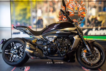 2026 BLACK LAVA Ducati X DIAVEL V4