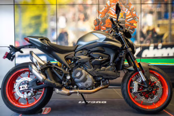 2026 AVIATOR GREY Ducati MONSTER+ 937