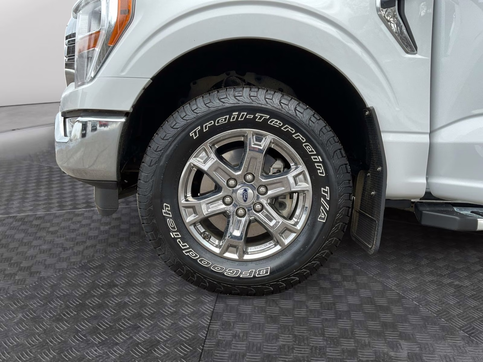 2023 Oxford White Ford F-150 XLT 4X4 Truck