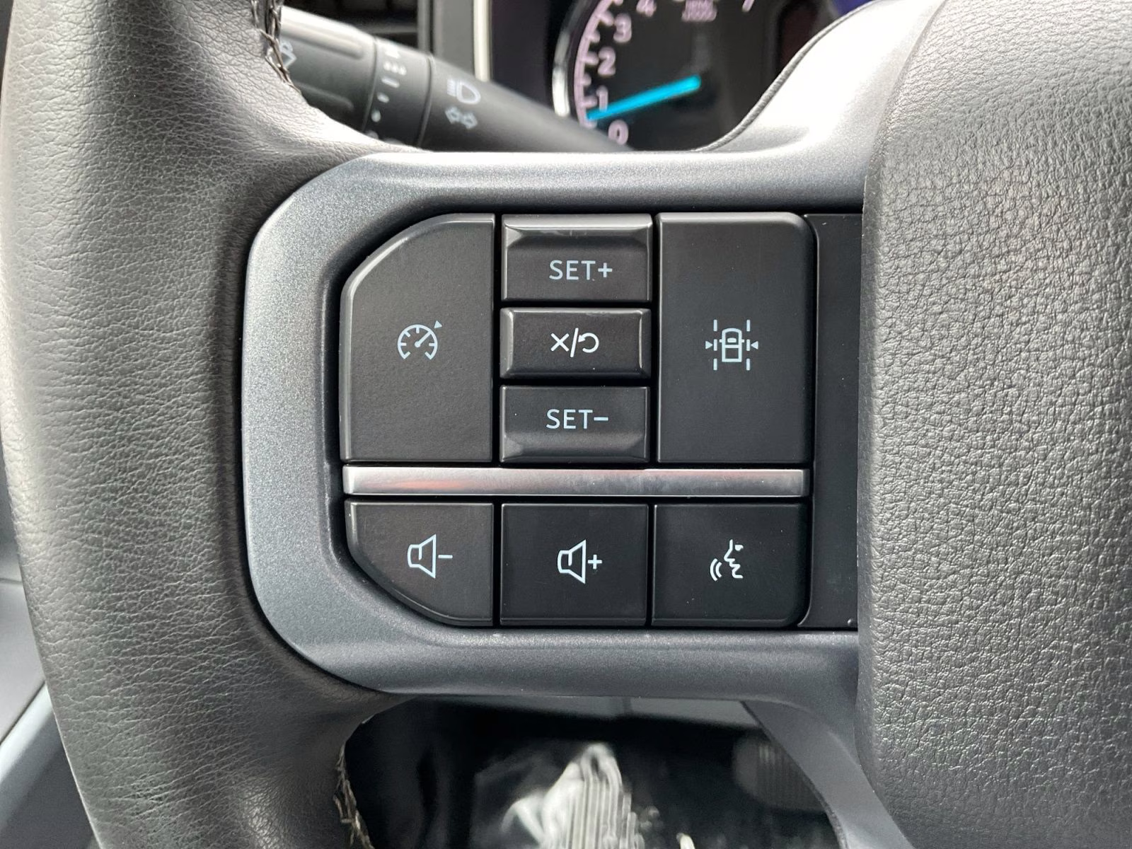 2023 Oxford White Ford F-150 XLT 4X4 Truck