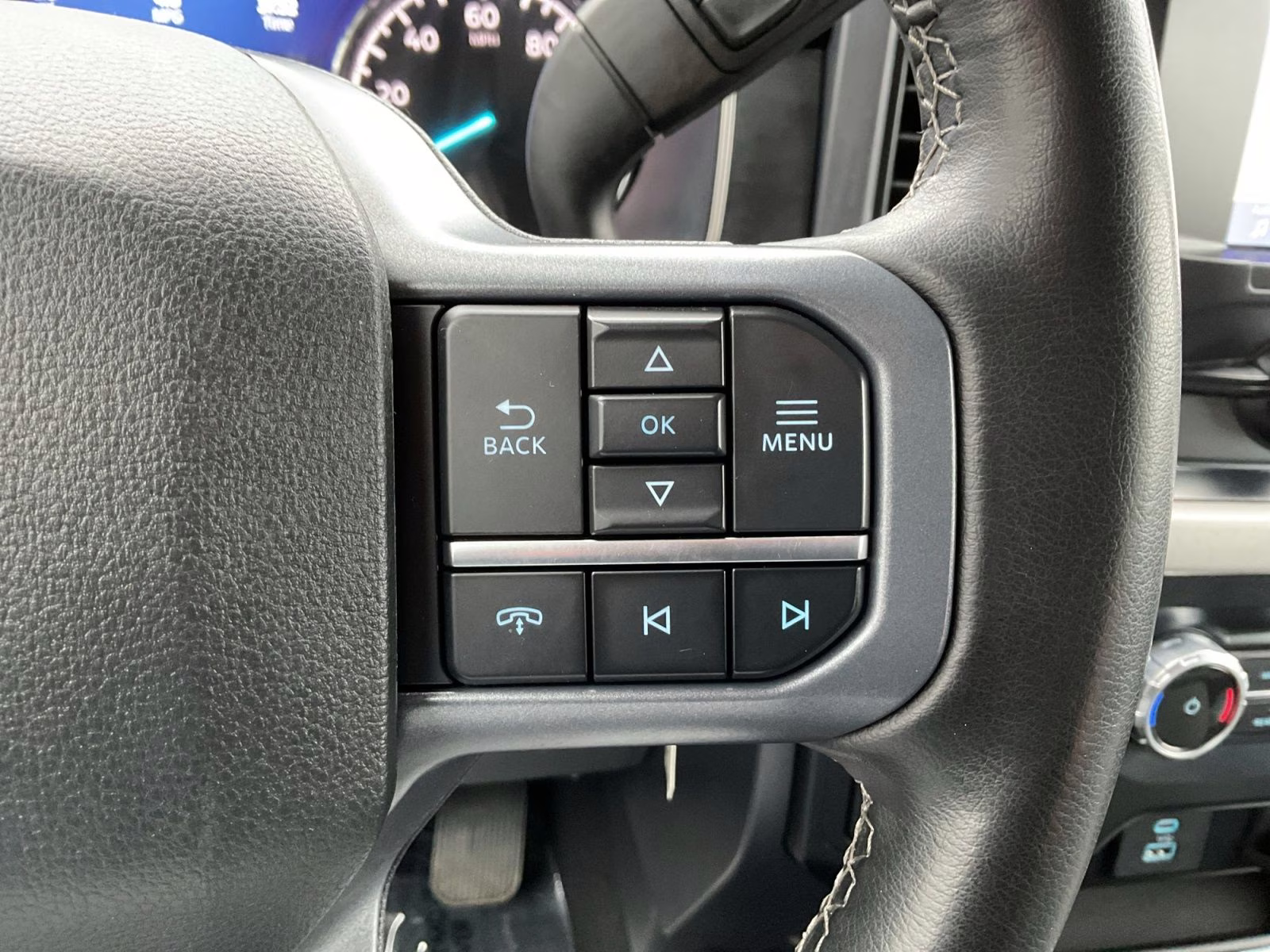 2023 Oxford White Ford F-150 XLT 4X4 Truck