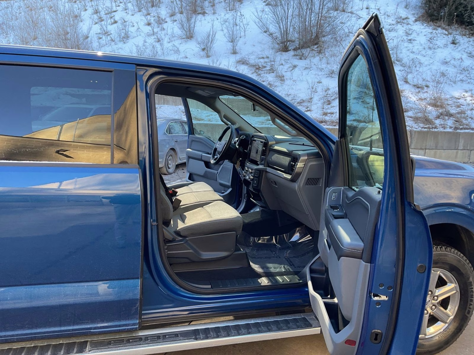 2025 Atlas Blue Metallic Ford F-150 XLT 4X4 Truck