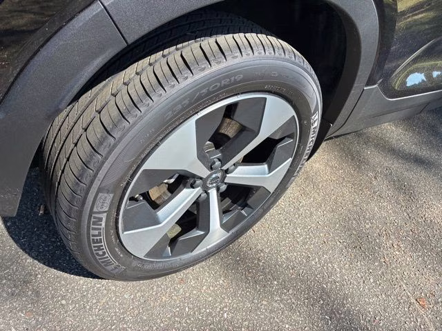 2026 Onyx Black Volvo XC40 B5 Plus AWD SUV