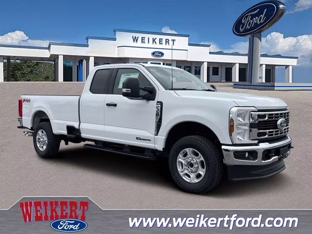 2026 Oxford White Ford Super Duty F-350 SRW XLT 4X4 Truck