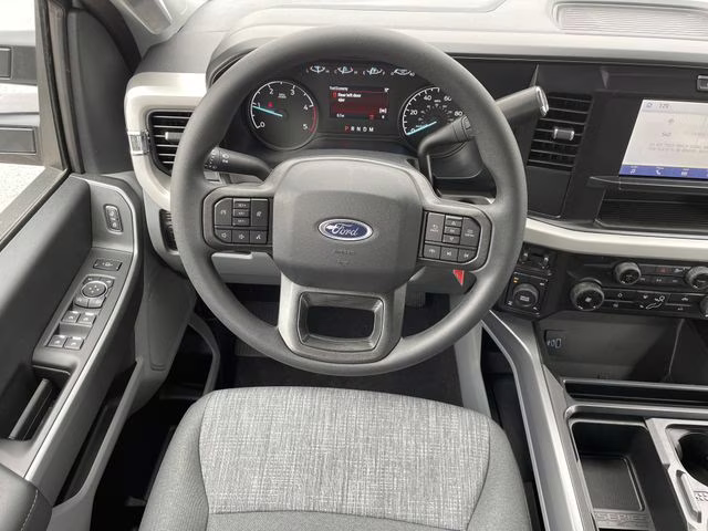 2026 Oxford White Ford Super Duty F-350 SRW XLT 4X4 Truck