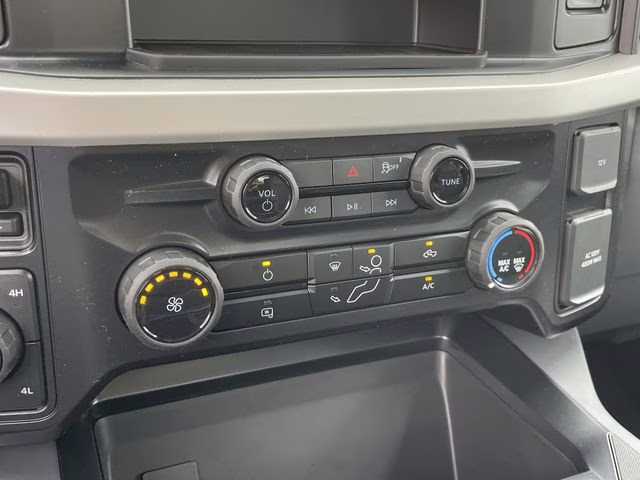 2026 Oxford White Ford Super Duty F-350 SRW XLT 4X4 Truck