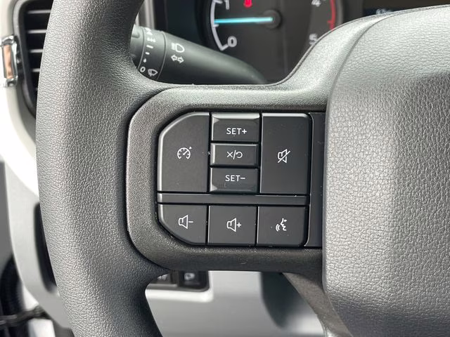 2026 Oxford White Ford Super Duty F-350 SRW XLT 4X4 Truck