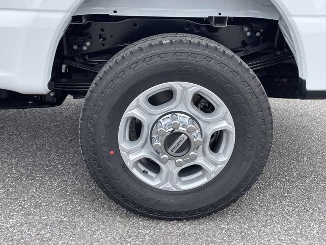2026 Oxford White Ford Super Duty F-350 SRW XLT 4X4 Truck