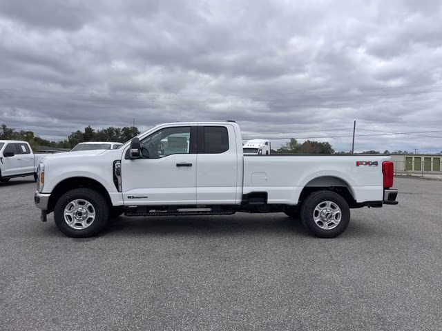 2026 Oxford White Ford Super Duty F-350 SRW XLT 4X4 Truck
